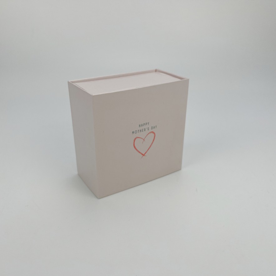 Magnetic flip-top gift box with inner tray